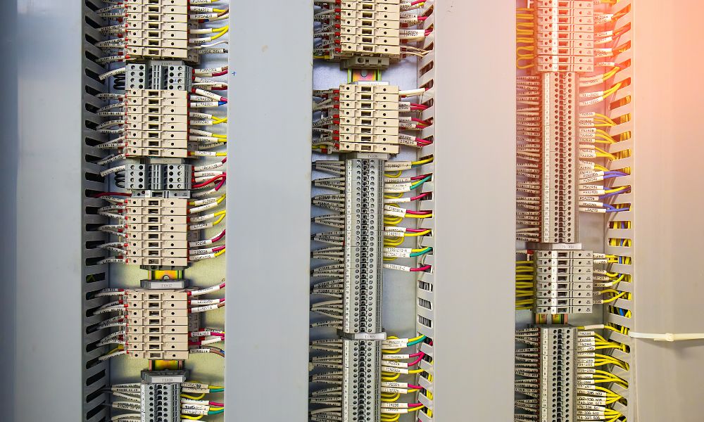The Brief History of Programmable Logic Computers Run Around Tech